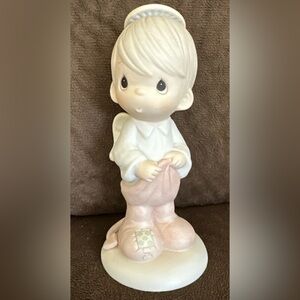 Charming Angel Figurine in Soft Pink and White
PRECIOUS MOMENTS